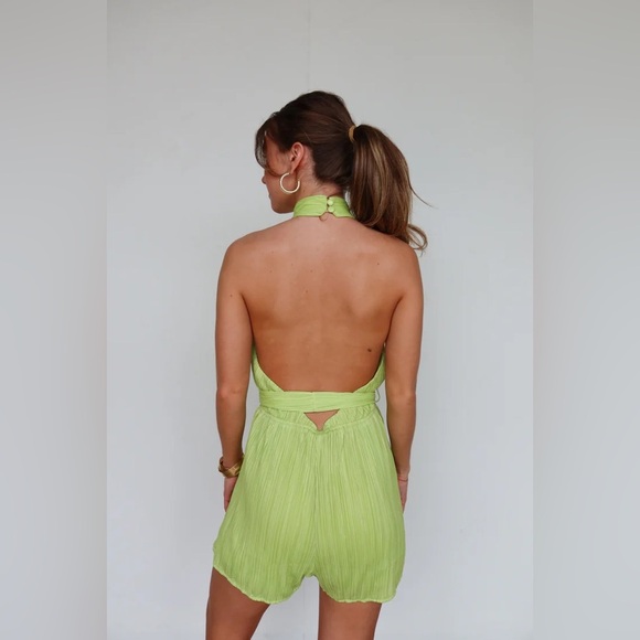 Vestique NWT Lime Lover Romper Pleated Tie Waist Low Back Halter Neck Size L - Picture 2 of 6